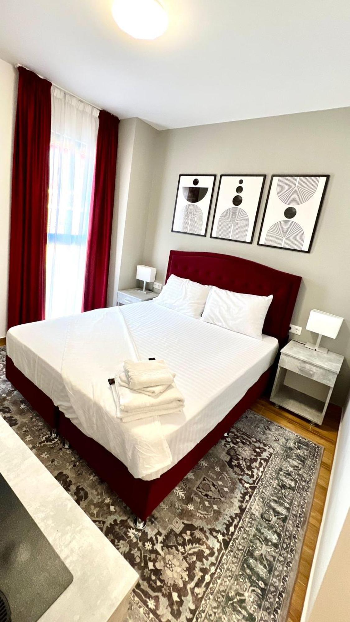 Hotel Fantazia Oradea - Self Check In & Out エクステリア 写真